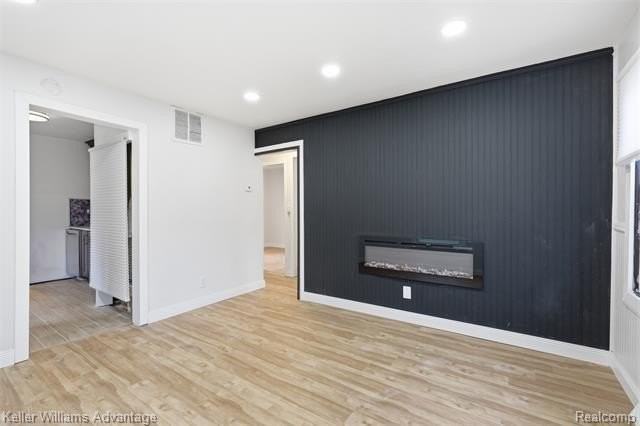 3060 Minerva St - Photo 4 of 21