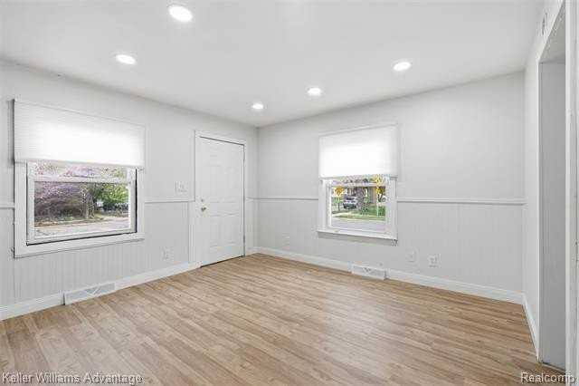 3060 Minerva St - Photo 5 of 21