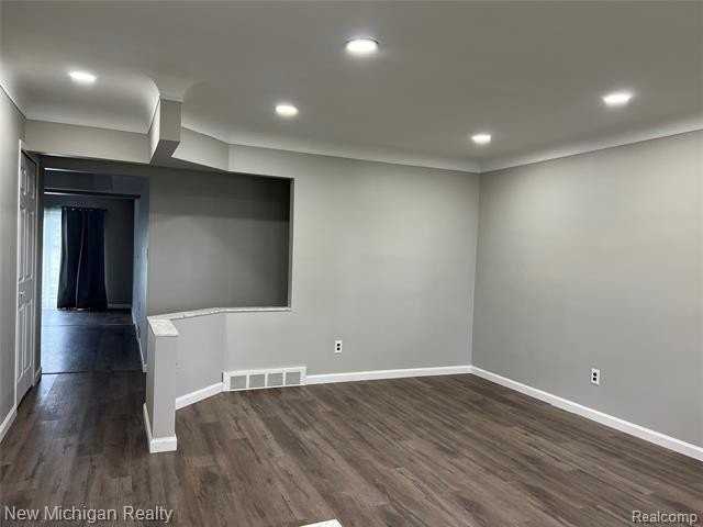 32403 Lancaster Dr - Photo 3 of 22