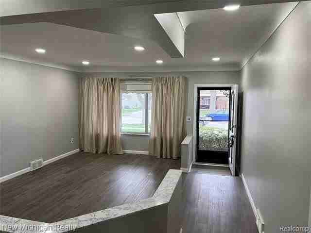 32403 Lancaster Dr - Photo 4 of 22