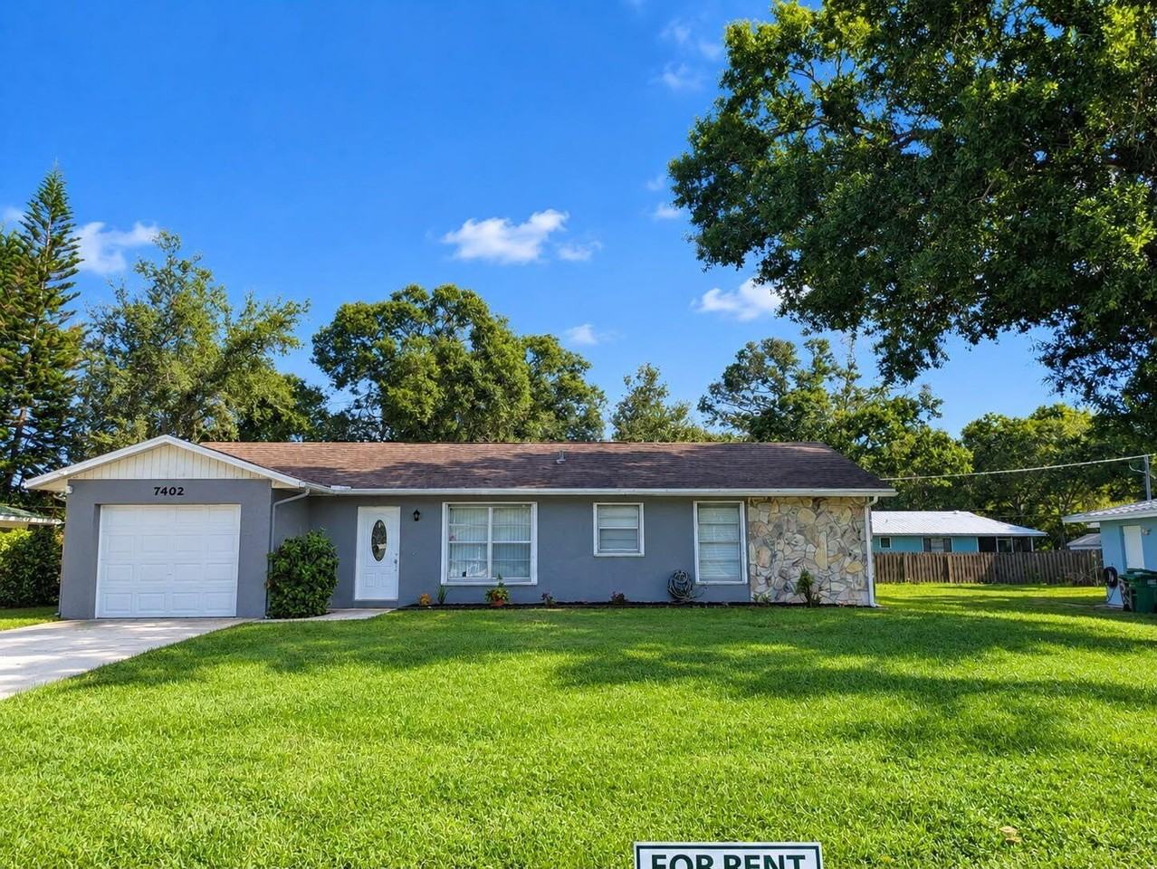 7402 Lakeland Blvd - Photo 2 of 25