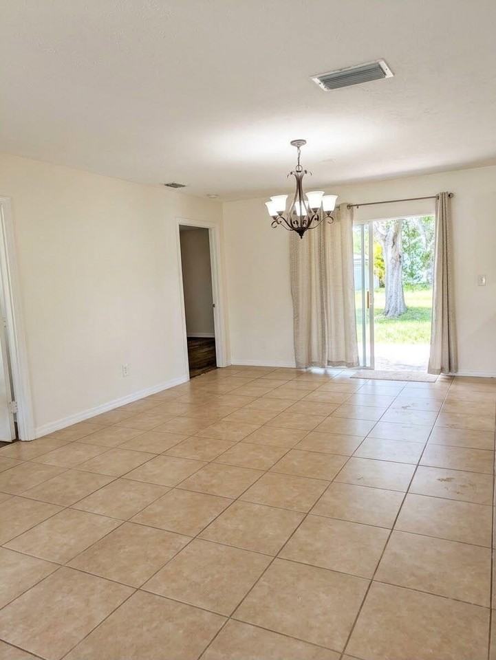 7402 Lakeland Blvd - Photo 7 of 25