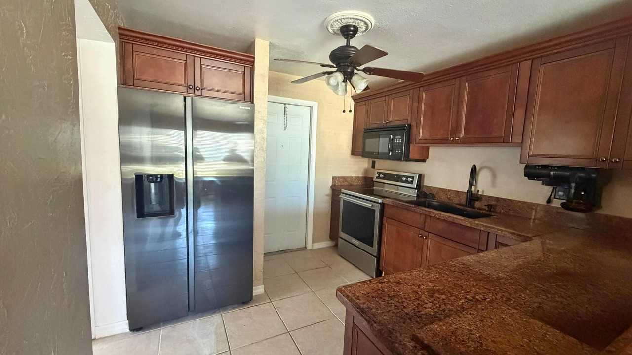 1531 Ne 30th St - Photo 4 of 14