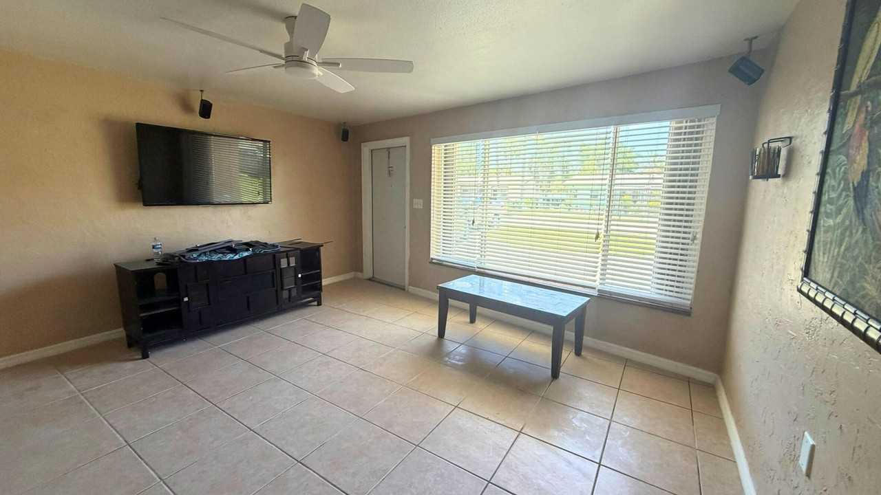 1531 Ne 30th St - Photo 6 of 14