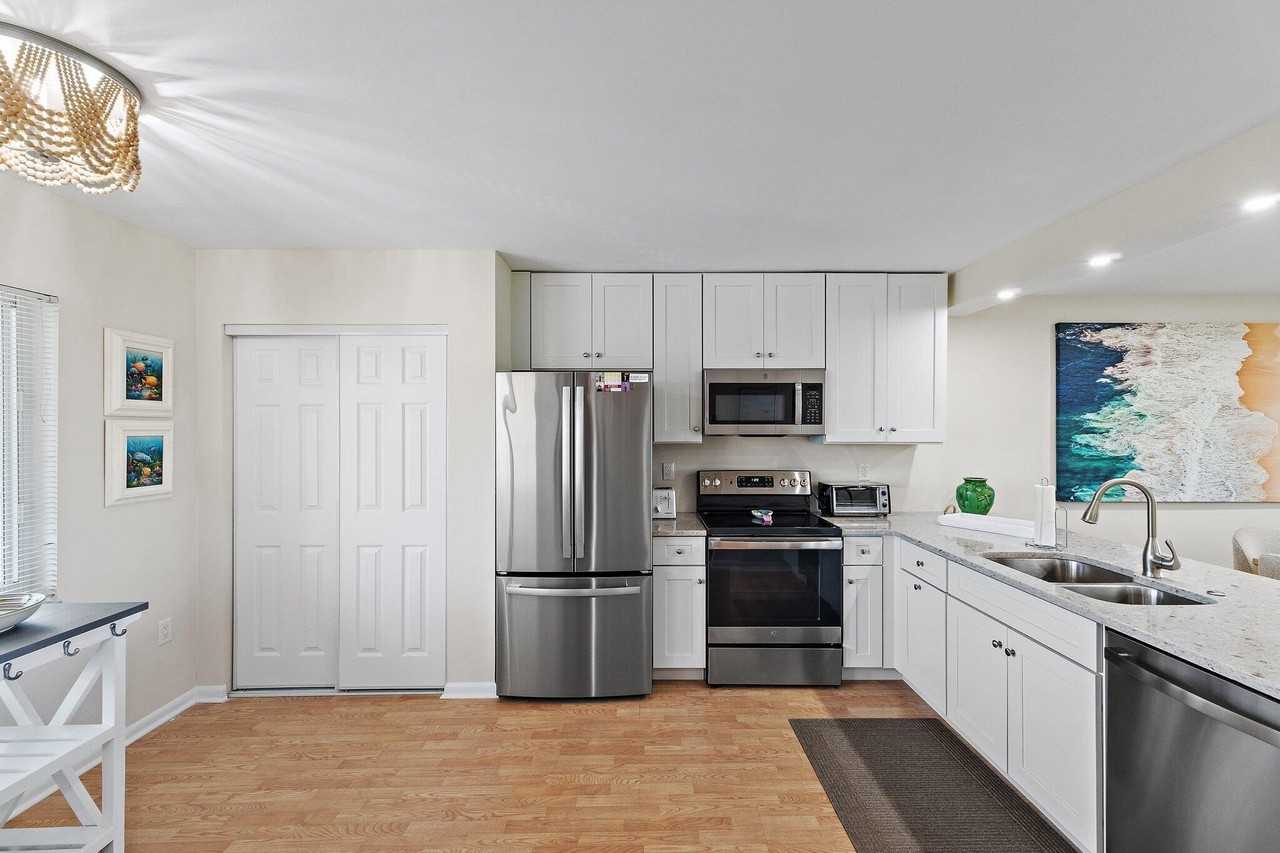 275 Palm Ave #C302 - Photo 3 of 50