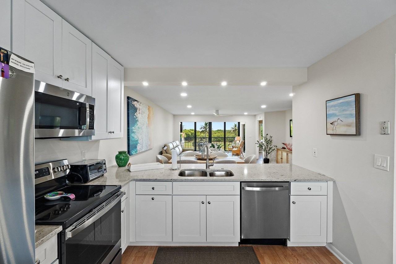 275 Palm Ave #C302 - Photo 5 of 50