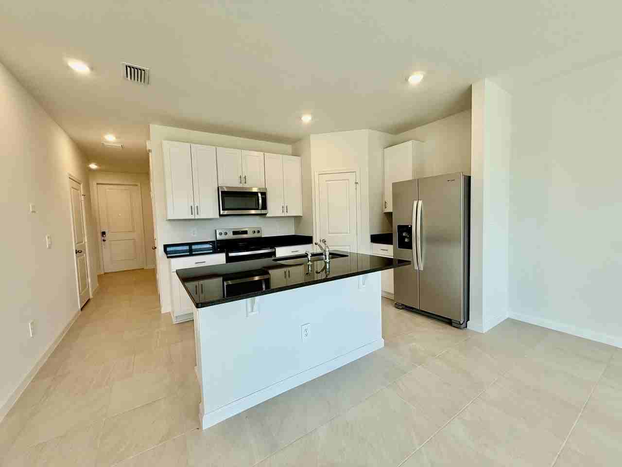 655 Salisbury Cir - Photo 3 of 17