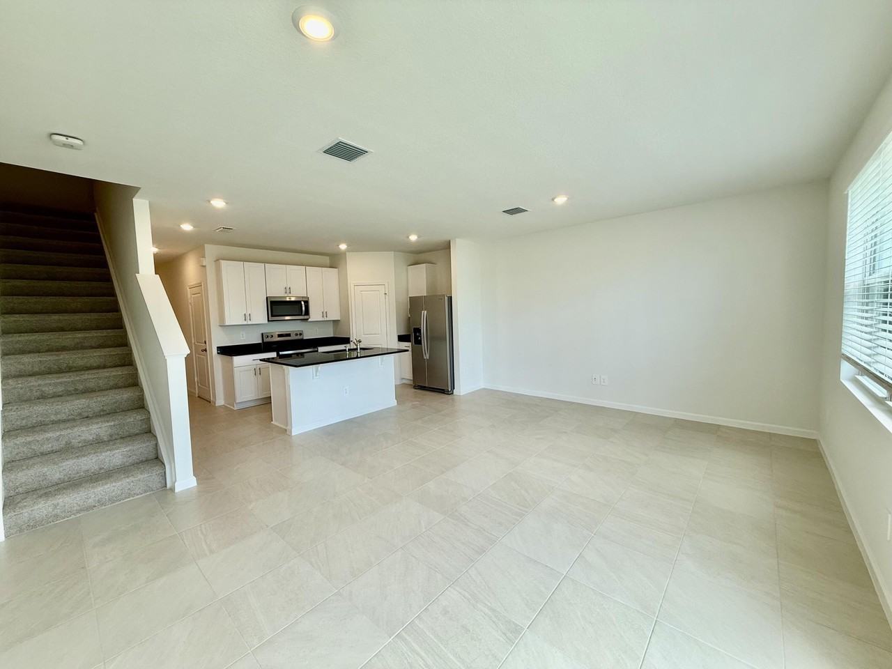 655 Salisbury Cir - Photo 4 of 17