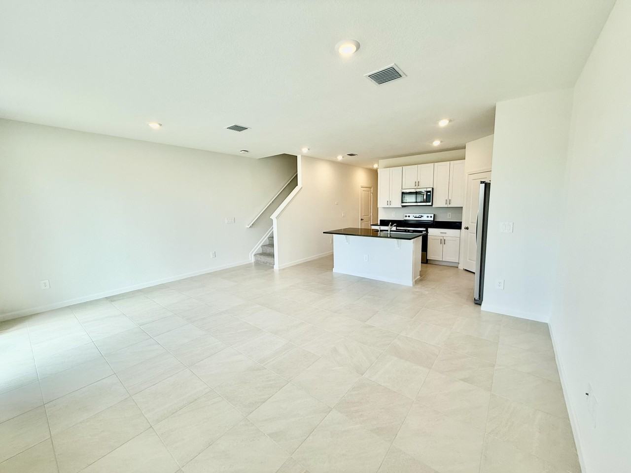 655 Salisbury Cir - Photo 5 of 17