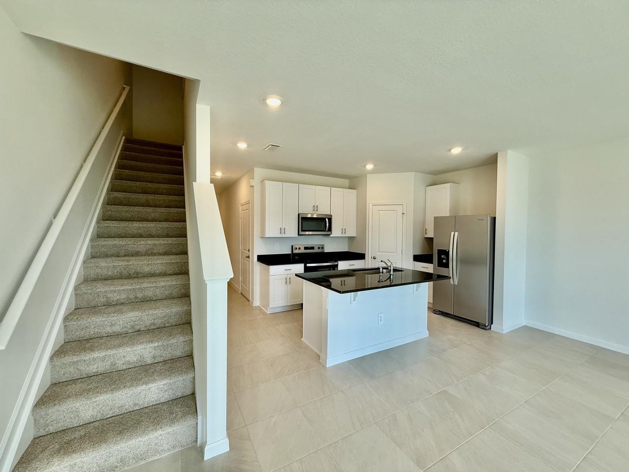 655 Salisbury Cir - Photo 6 of 17