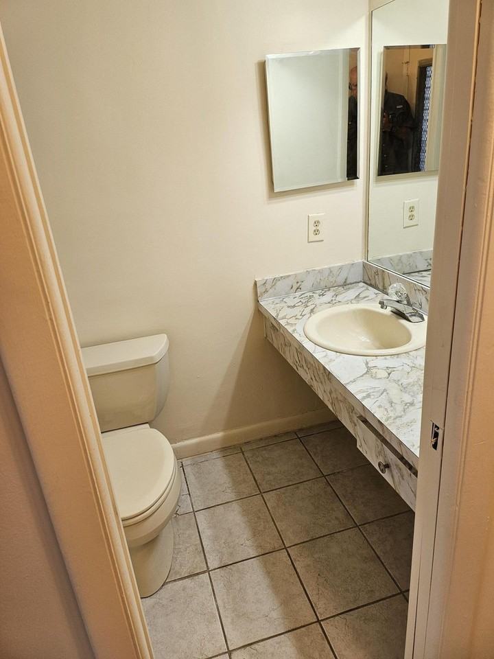 2900 Nw 46th Ave #105 - Photo 4 of 24