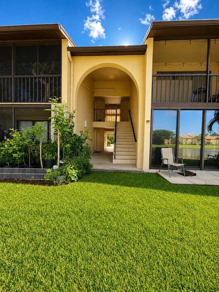 628 Sea Pine Way #C2 - Photo 3 of 26