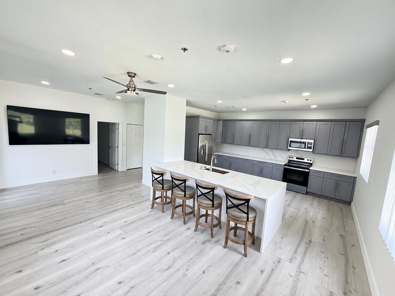 1720 Nw 15th Ter - Photo 2 of 7