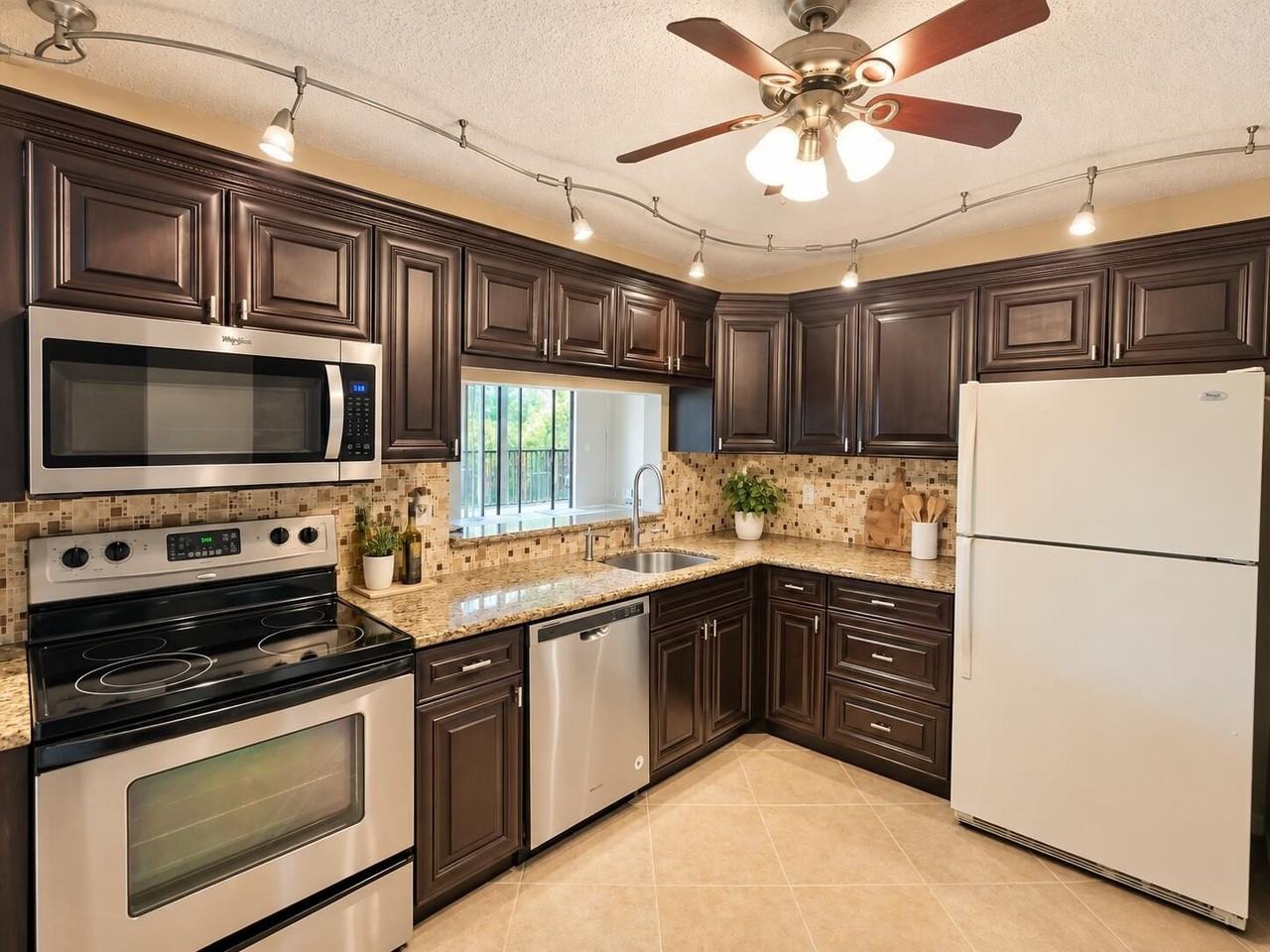5130 Las Verdes Cir #301 - Photo 5 of 30