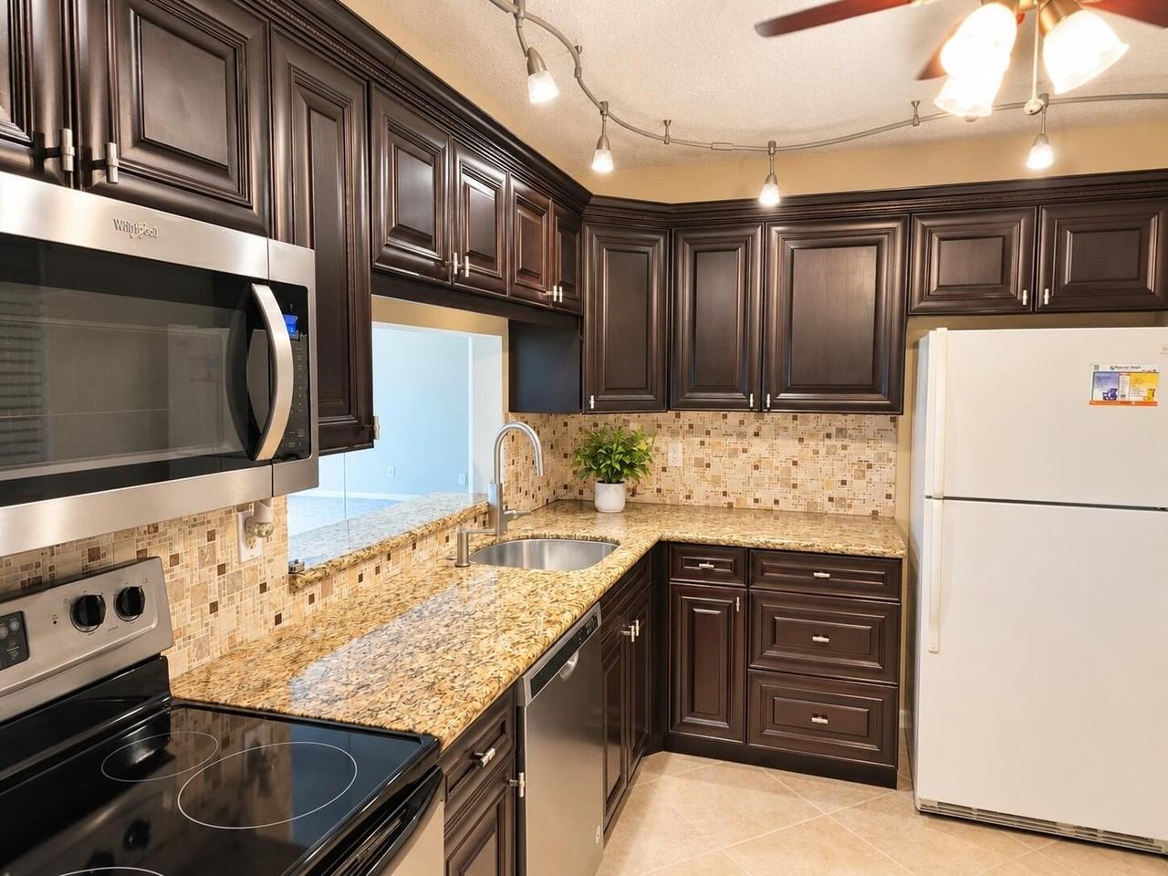 5130 Las Verdes Cir #301 - Photo 6 of 30