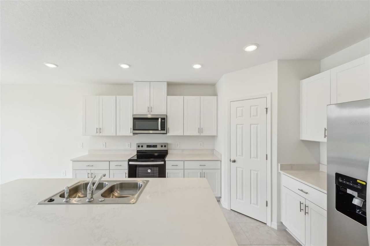 3824 Giorgio Dr - Photo 7 of 34