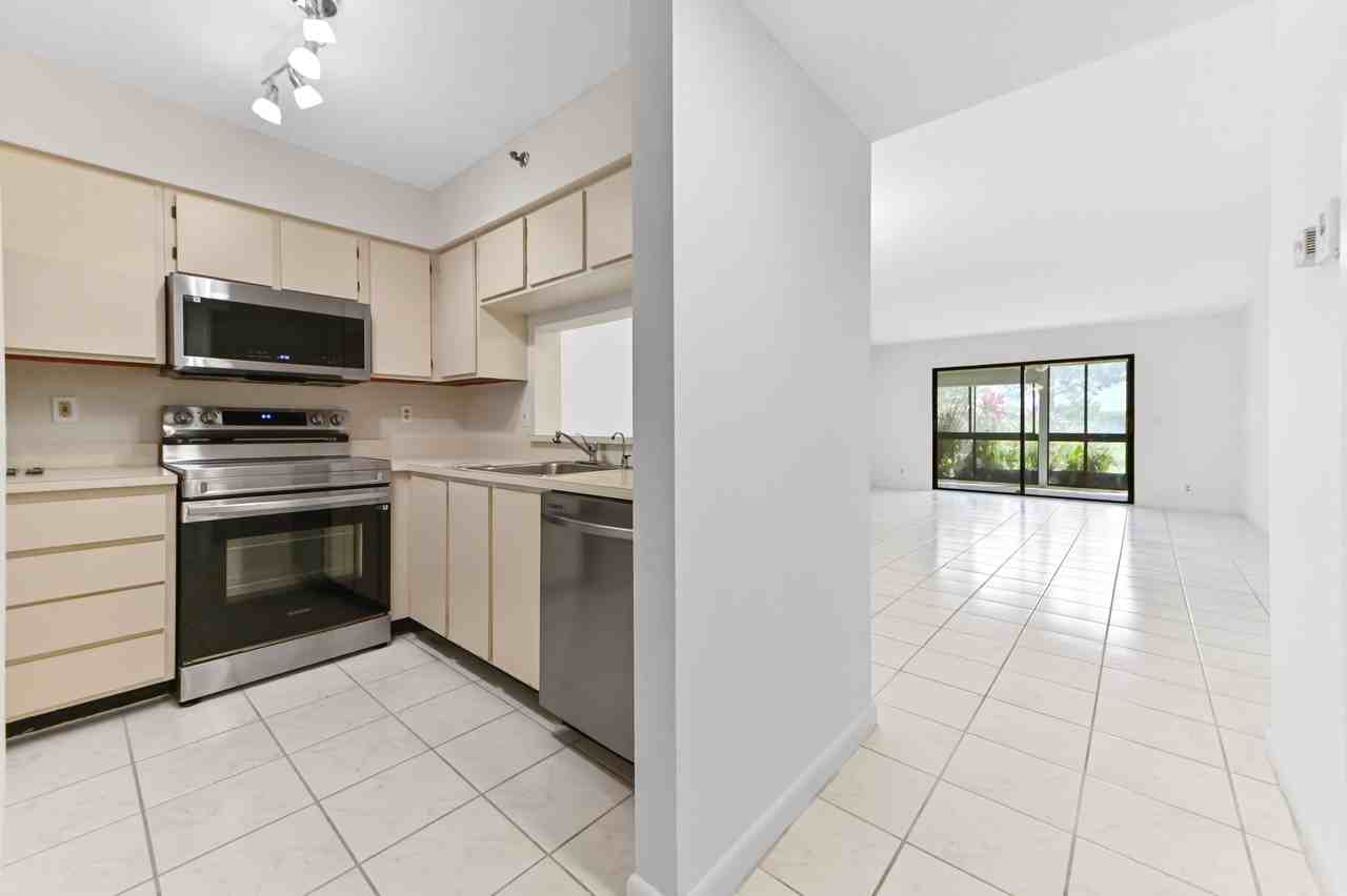 7260 Kinghurst Dr #106 - Photo 5 of 28