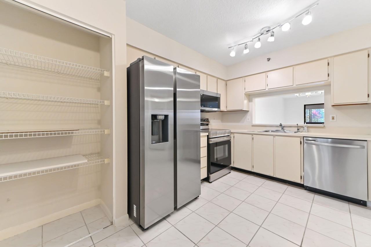 7260 Kinghurst Dr #106 - Photo 7 of 28