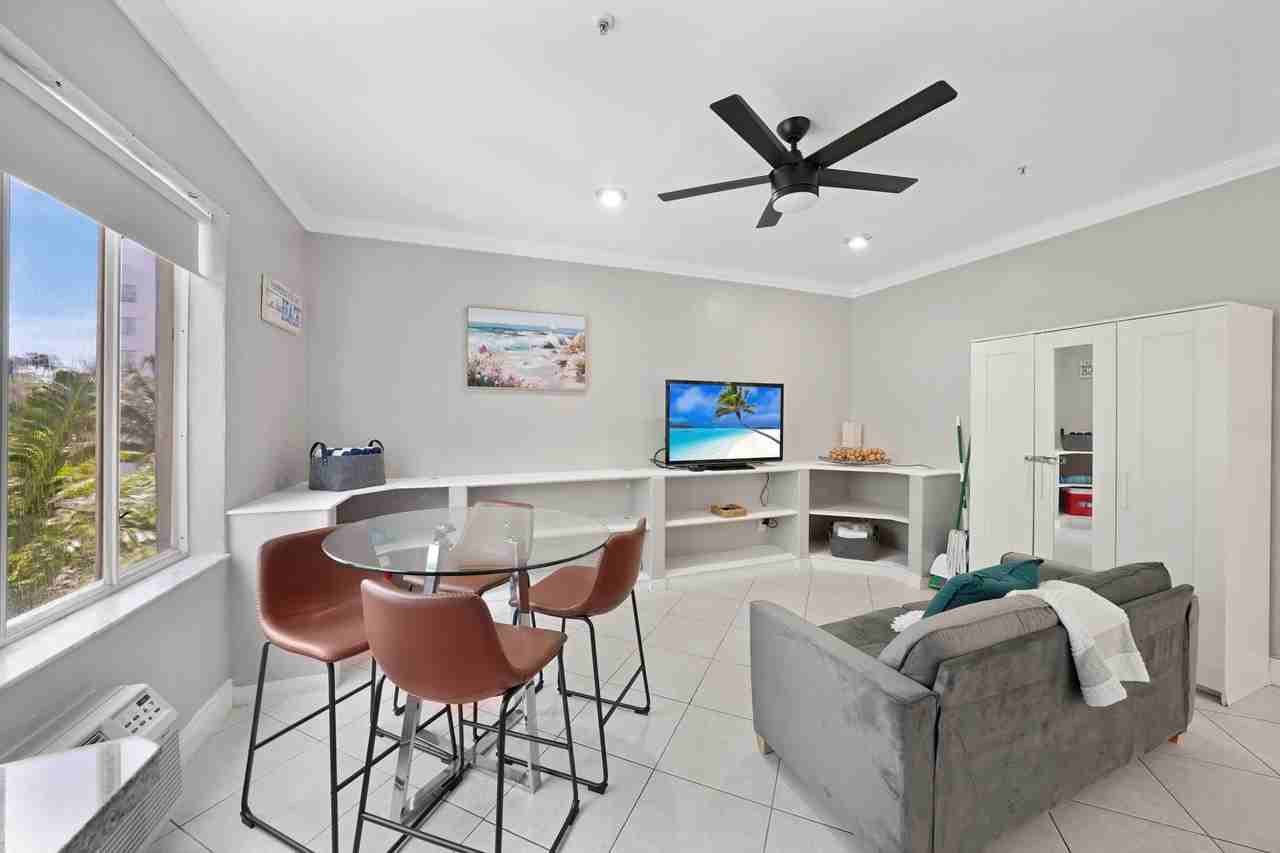 3710 Collins Ave #N304