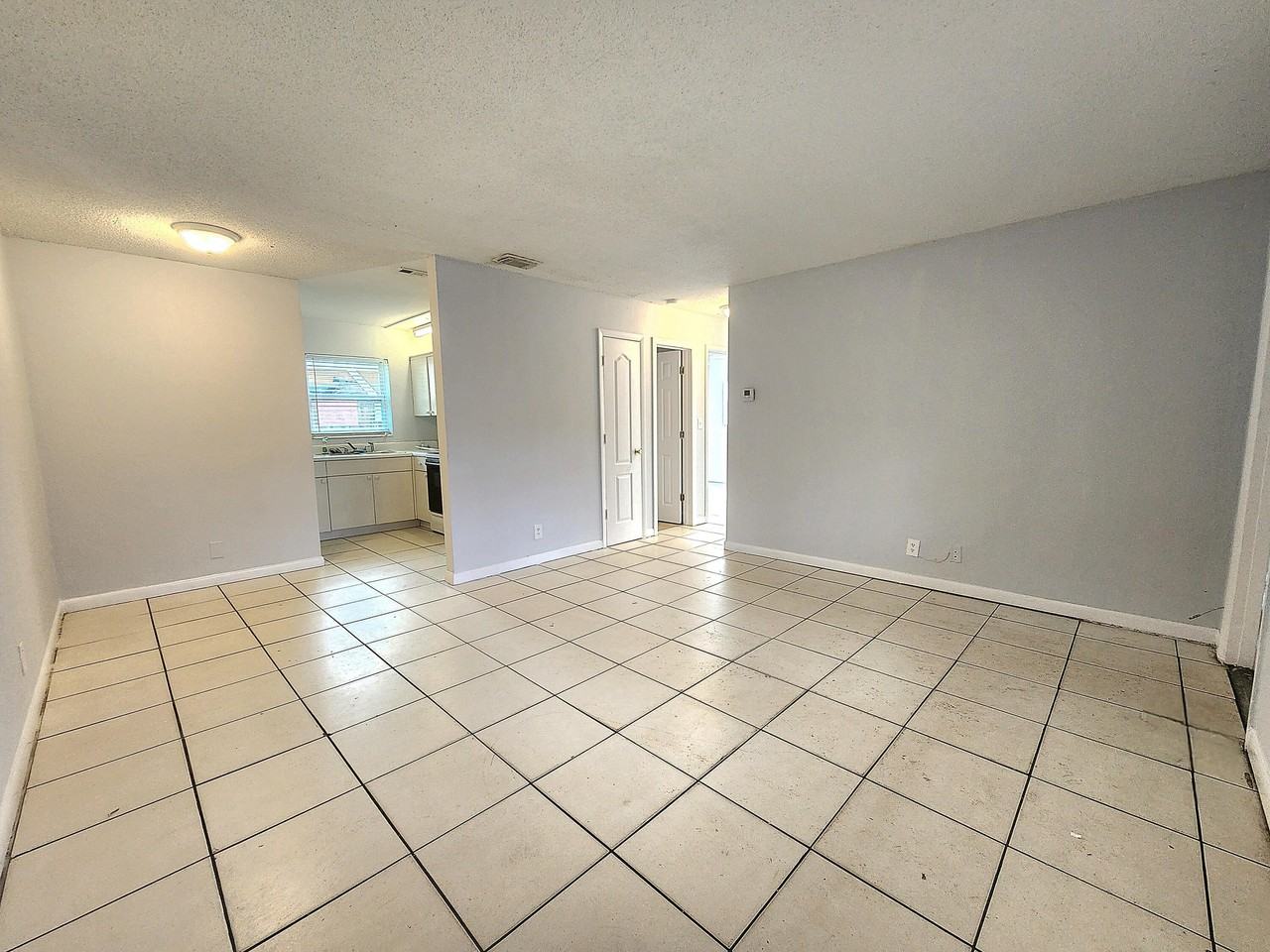 215 Sw 1st Ct #1-2 - Photo 4 of 13