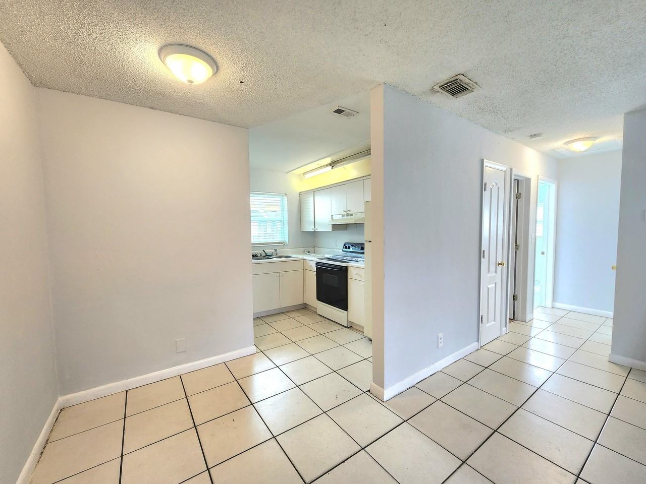 215 Sw 1st Ct #1-2 - Photo 5 of 13