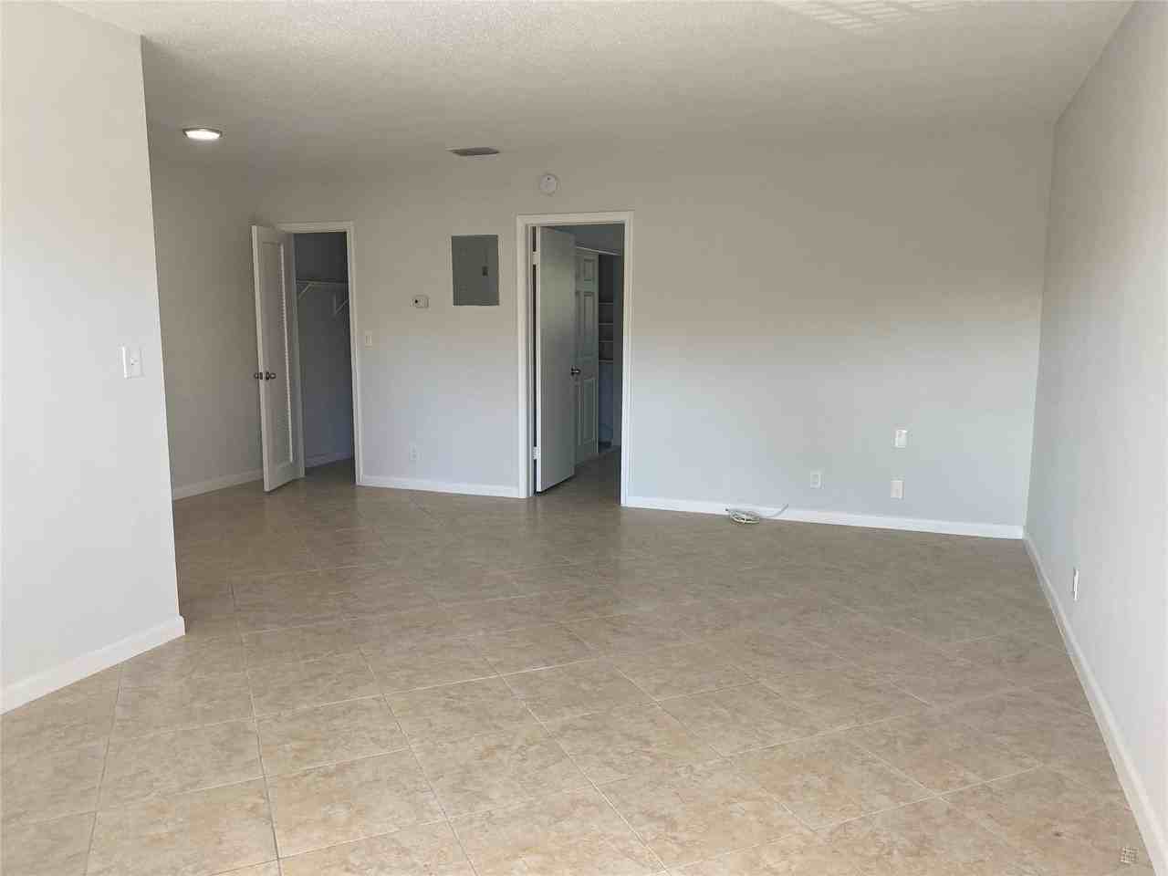 853 Se 4th Ct #14 - Photo 3 of 15