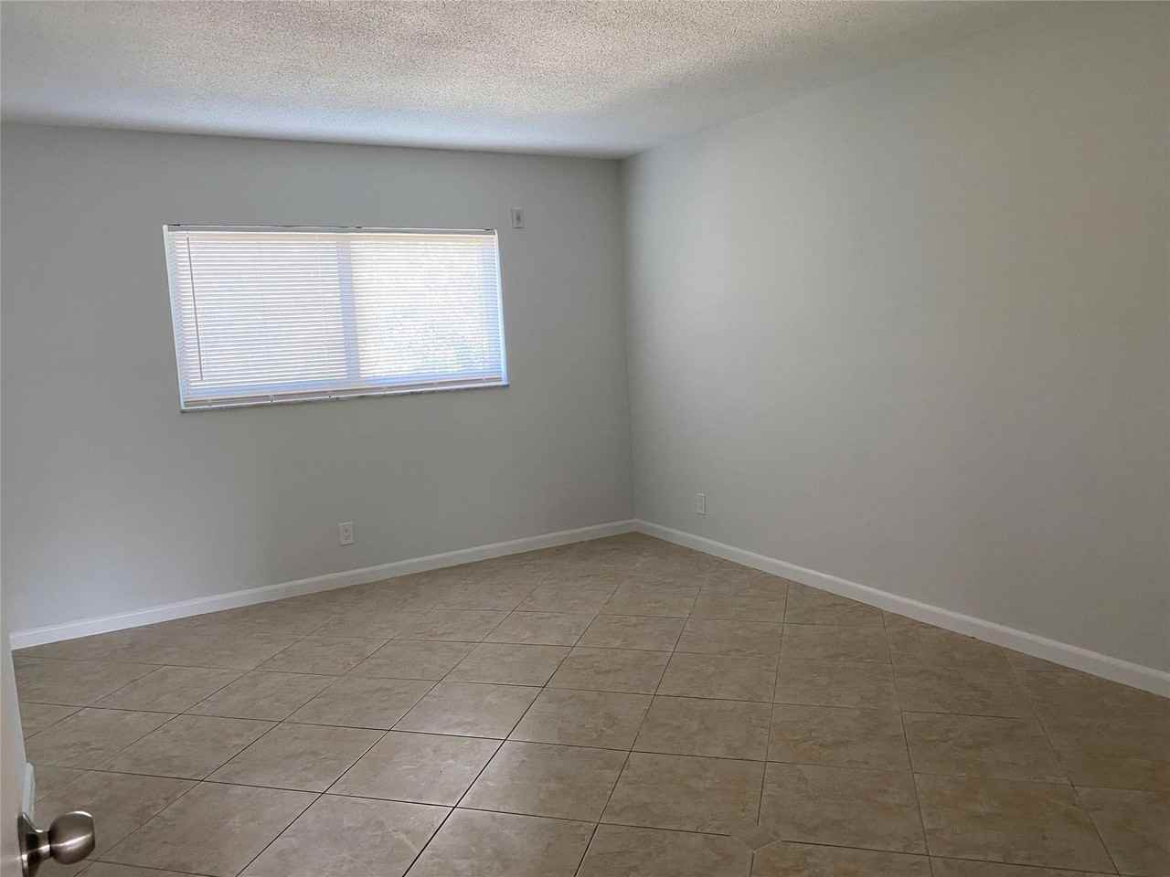 853 Se 4th Ct #14 - Photo 7 of 15