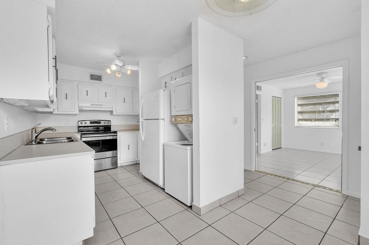 13721 Flora Pl #D - Photo 4 of 37