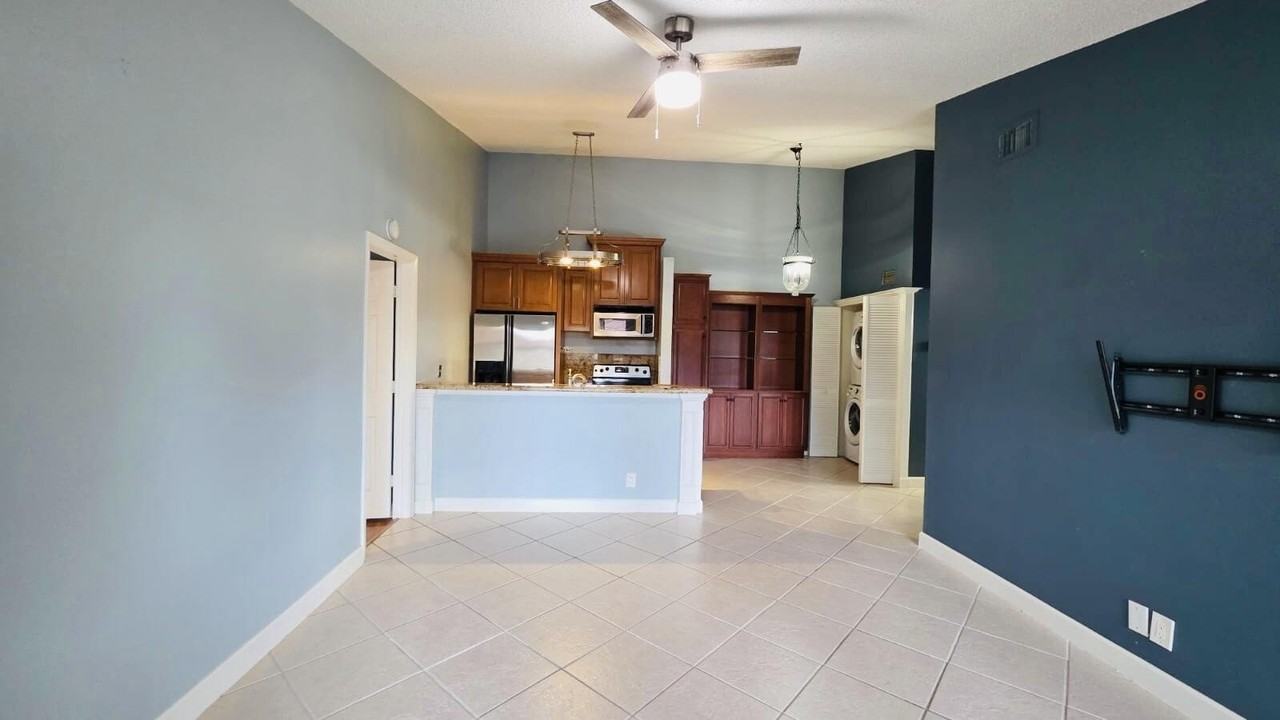 6314 Chasewood Dr #E - Photo 3 of 10