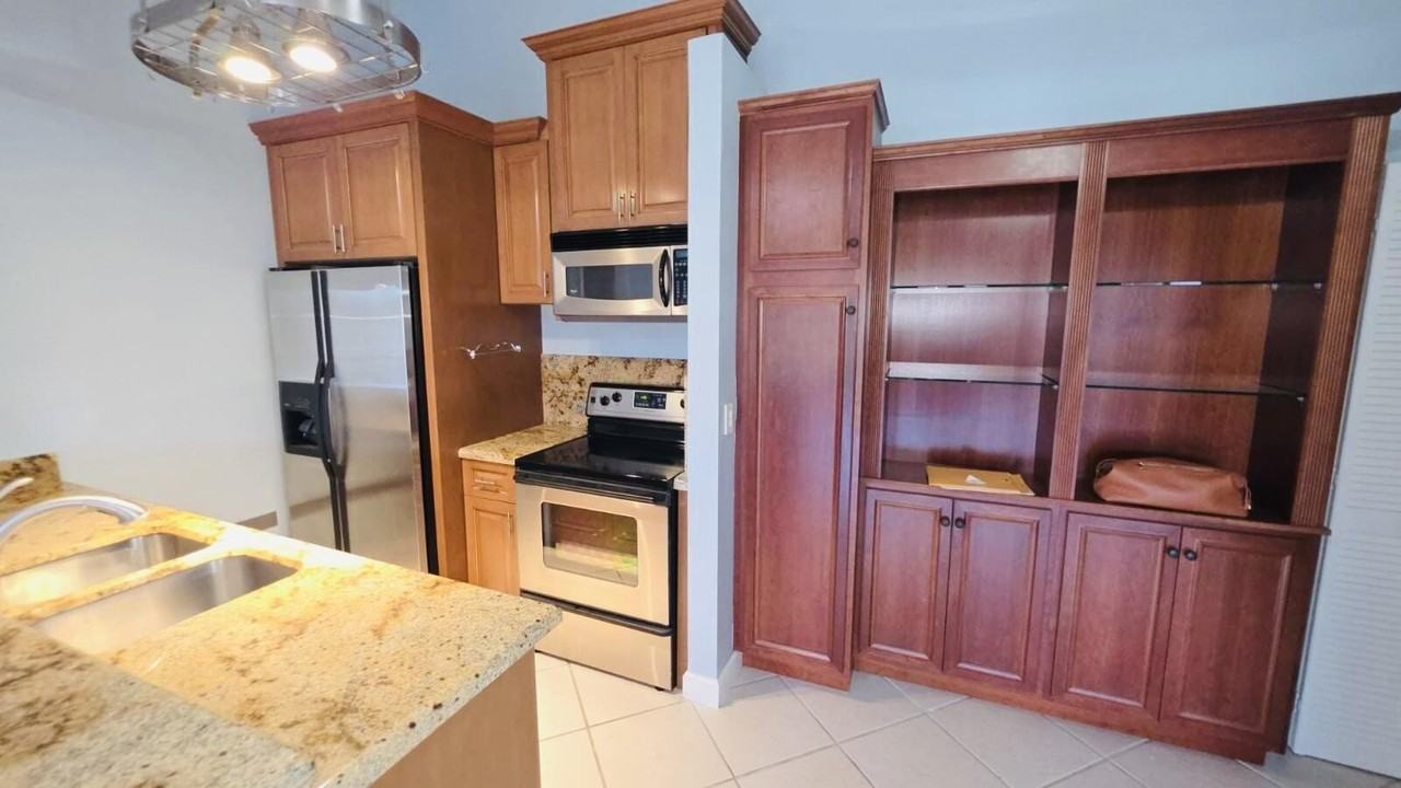6314 Chasewood Dr #E - Photo 4 of 10