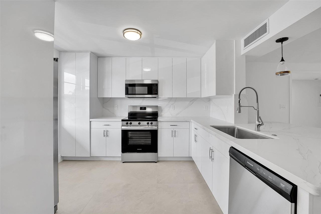 3201 Portofino Pt #C2 - Photo 5 of 27