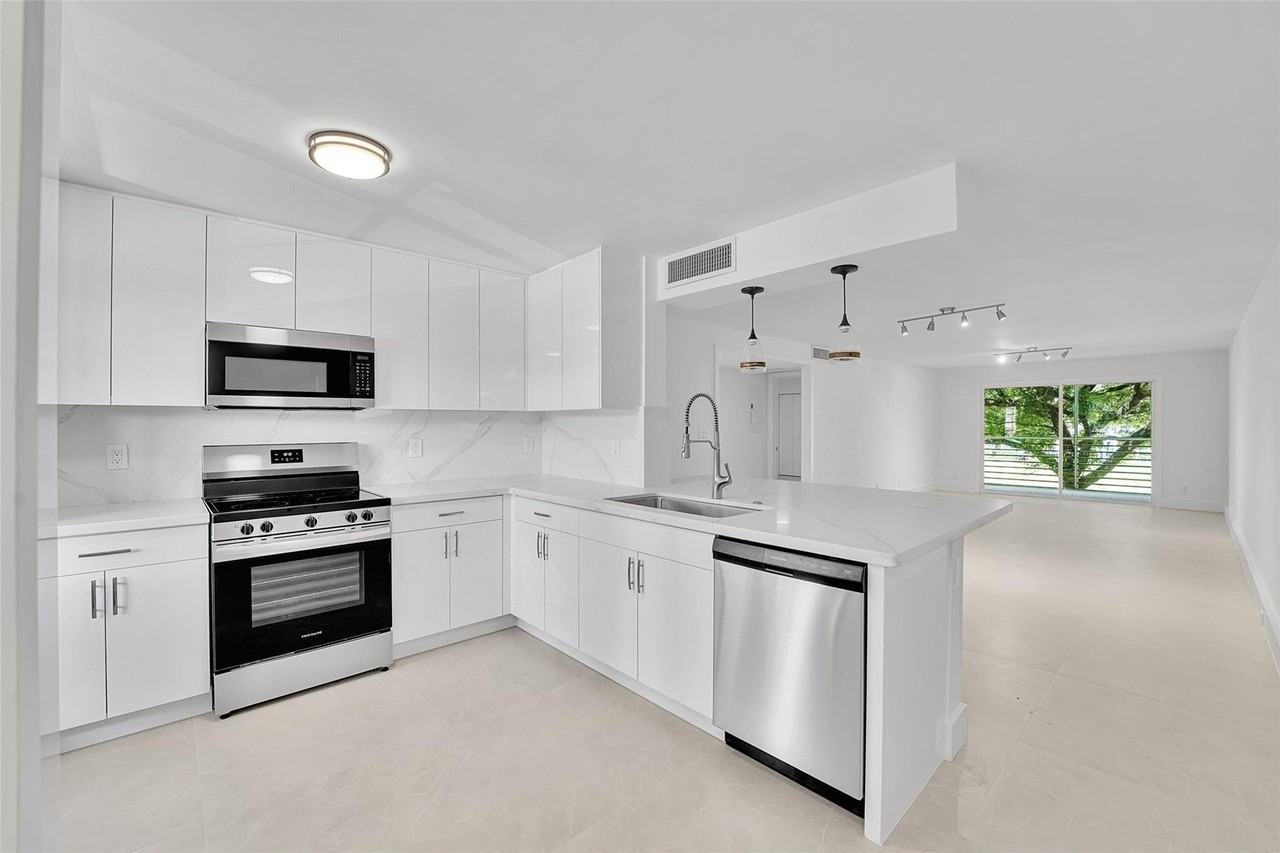 3201 Portofino Pt #C2 - Photo 6 of 27