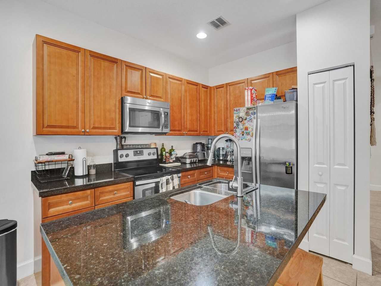 5804 Nw 46th Ln - Photo 6 of 37