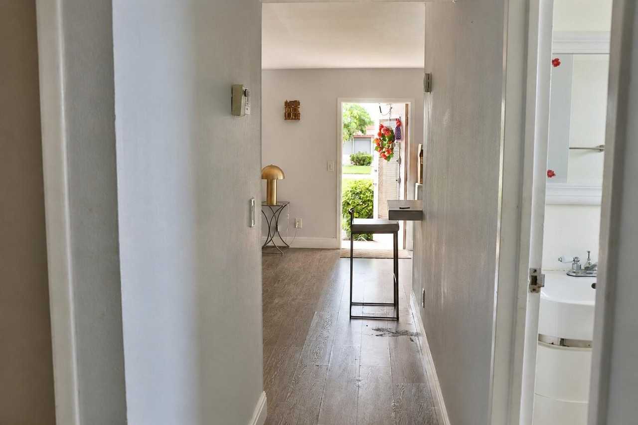 120 Seville D - Photo 5 of 13
