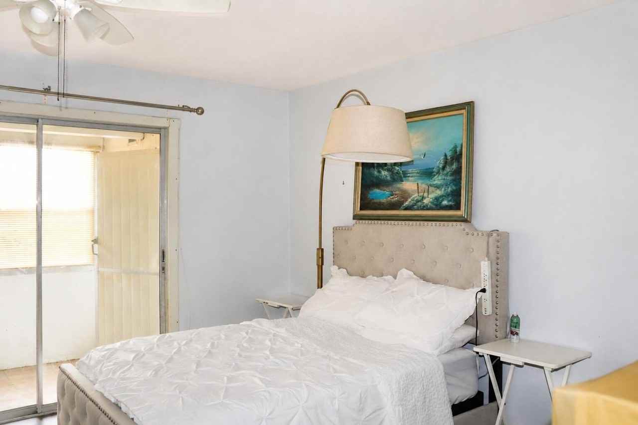 120 Seville D - Photo 6 of 13
