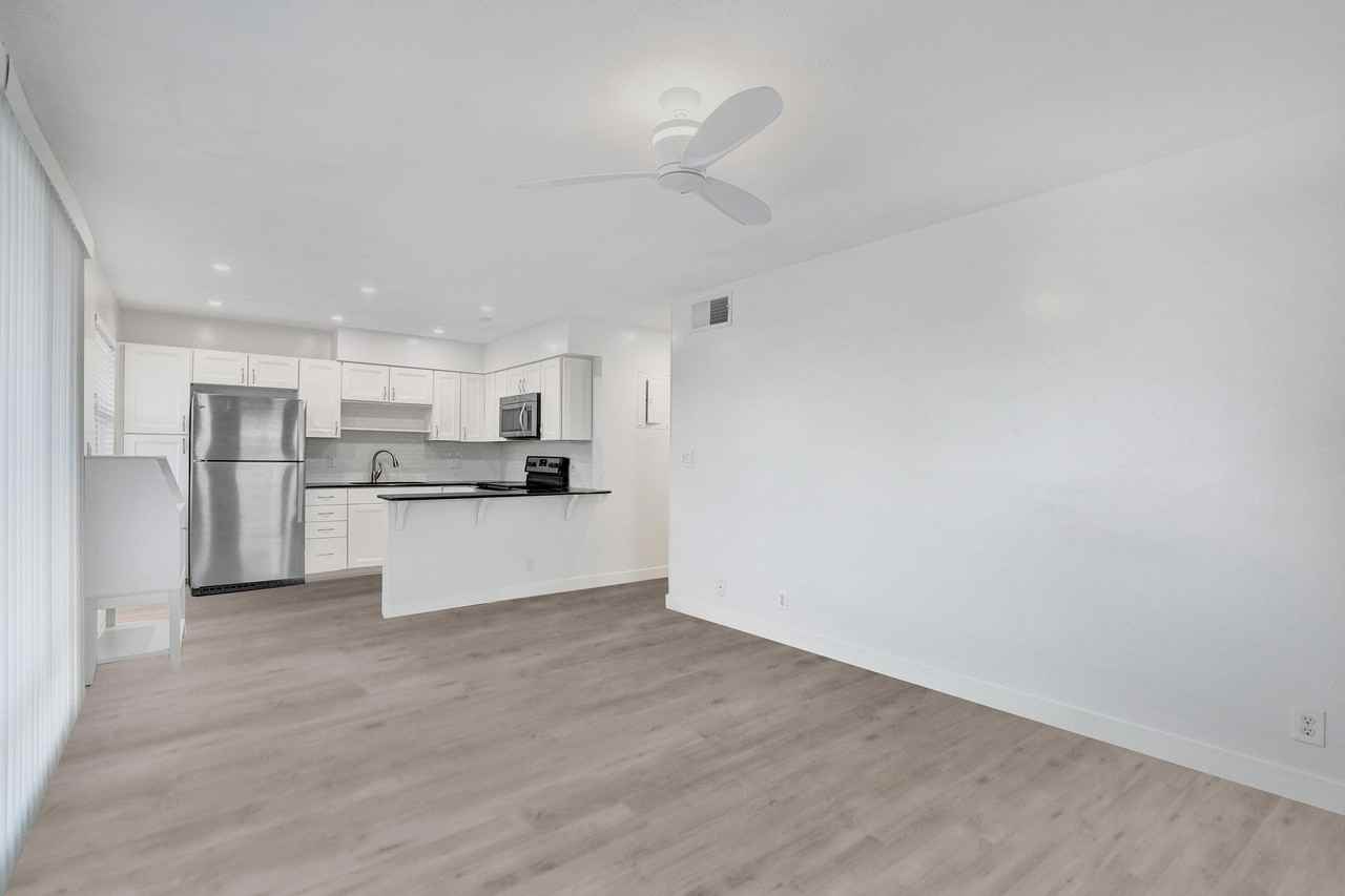 2862 Ne 32nd St #13 - Photo 2 of 24