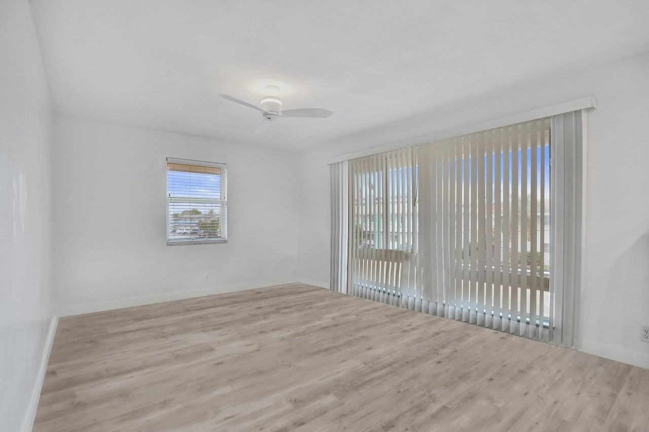 2862 Ne 32nd St #13 - Photo 6 of 24