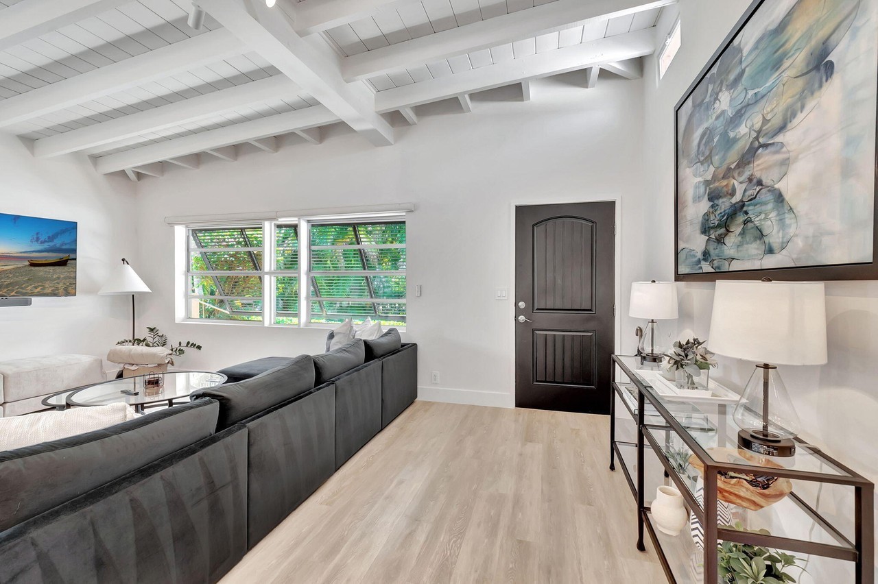 231 Se 3rd Ave - Photo 4 of 28