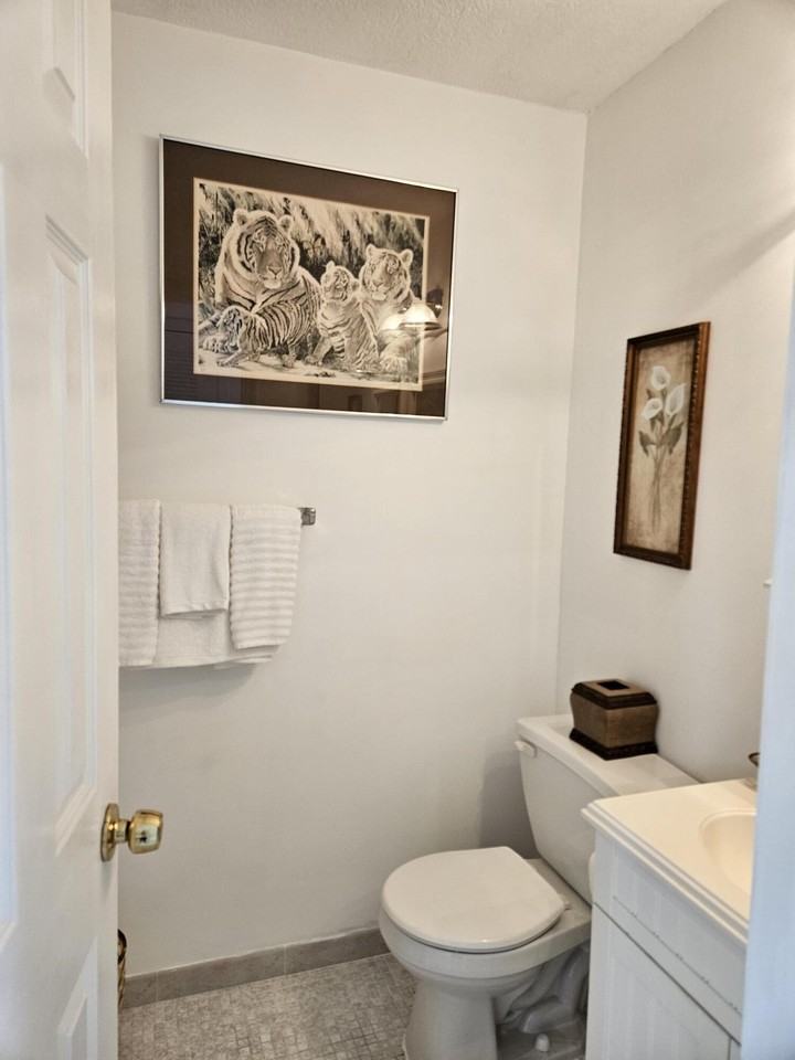 224 Burgundy E - Photo 6 of 13