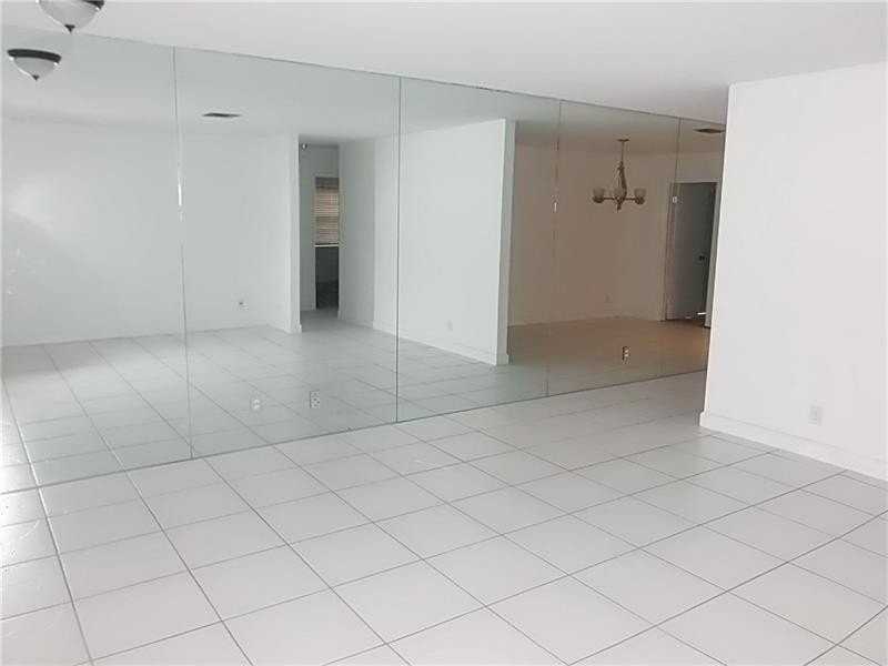 1905 Sw 86th Ave - Photo 3 of 20