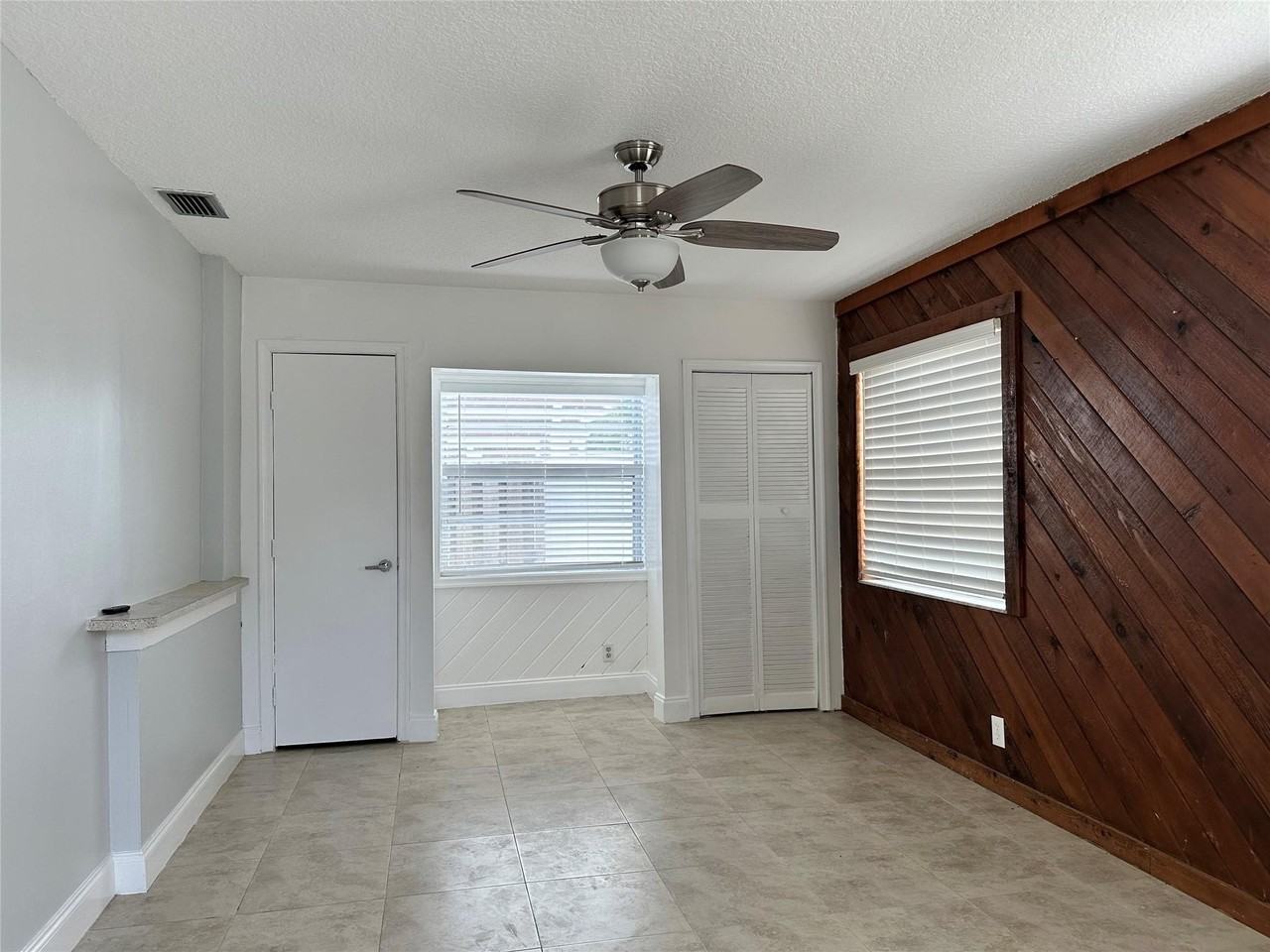 1905 Sw 86th Ave - Photo 7 of 20