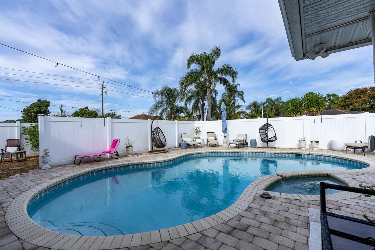 601 Se Karrigan Ter - Photo 3 of 50