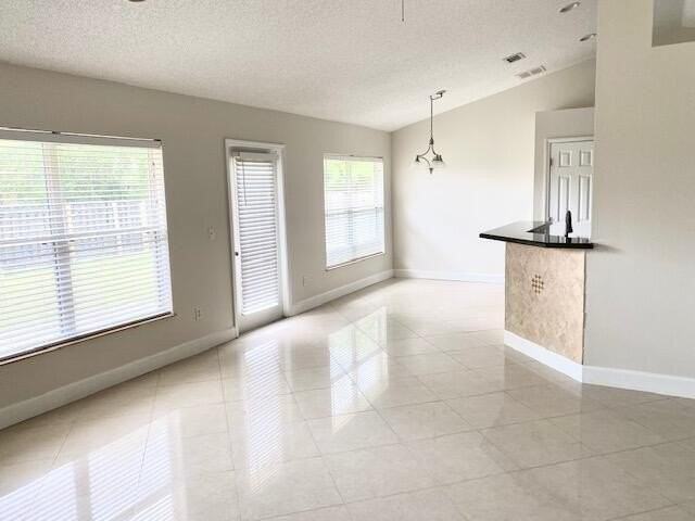 598 Nw Kingston St - Photo 2 of 16