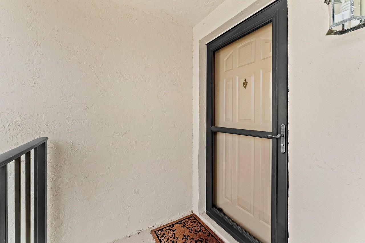 1502 Pinecrest Cir #C - Photo 3 of 29