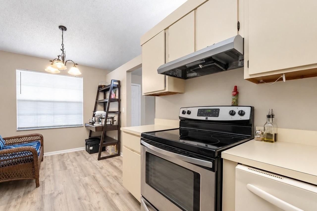 1502 Pinecrest Cir #C - Photo 7 of 29