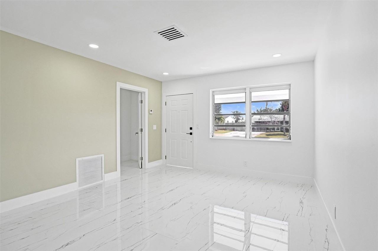 1437 Sw 1st Ave - Photo 3 of 25