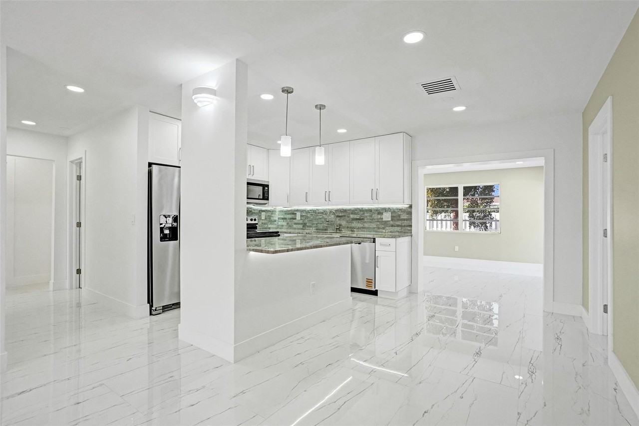 1437 Sw 1st Ave - Photo 4 of 25