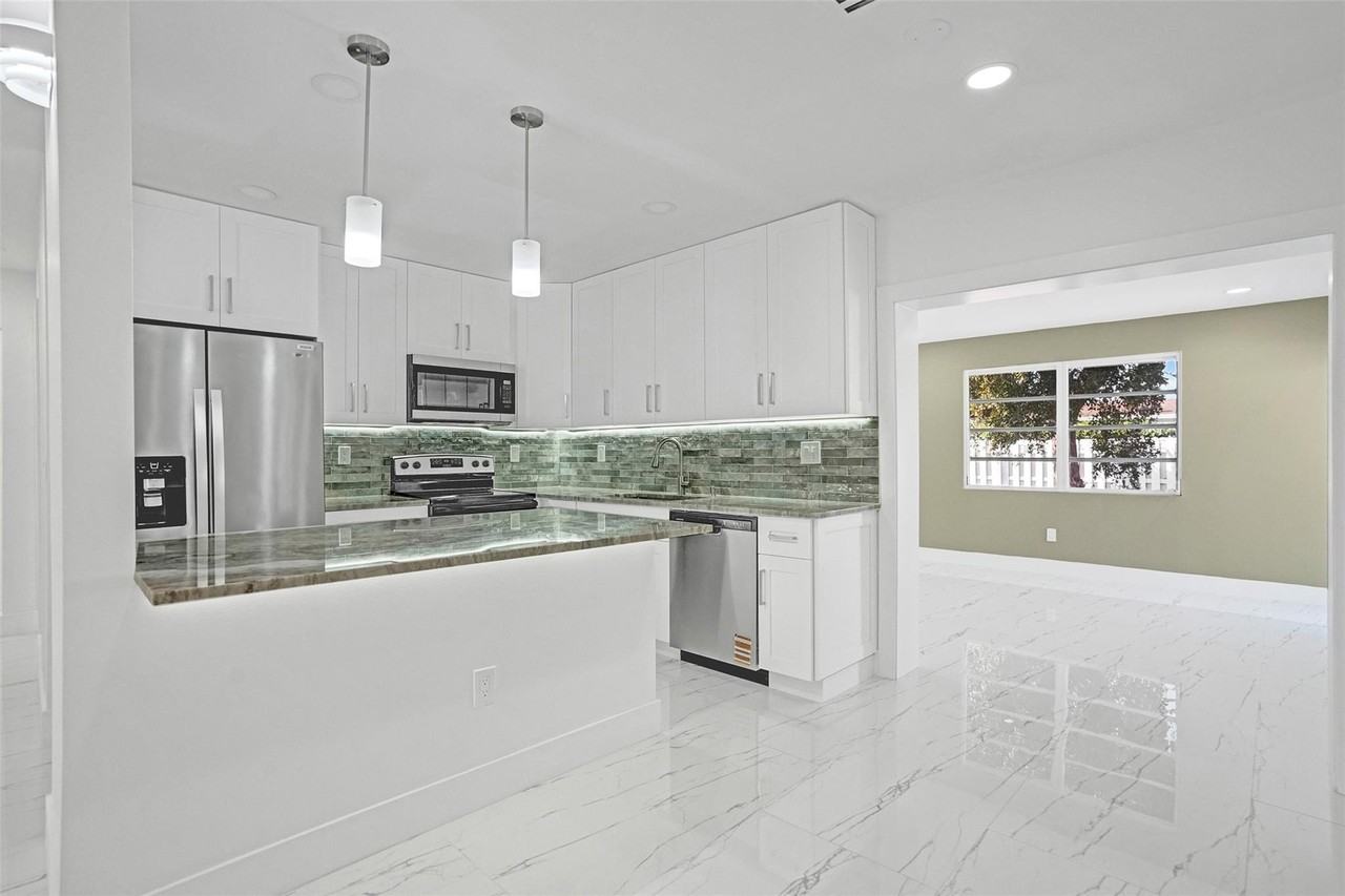 1437 Sw 1st Ave - Photo 5 of 25