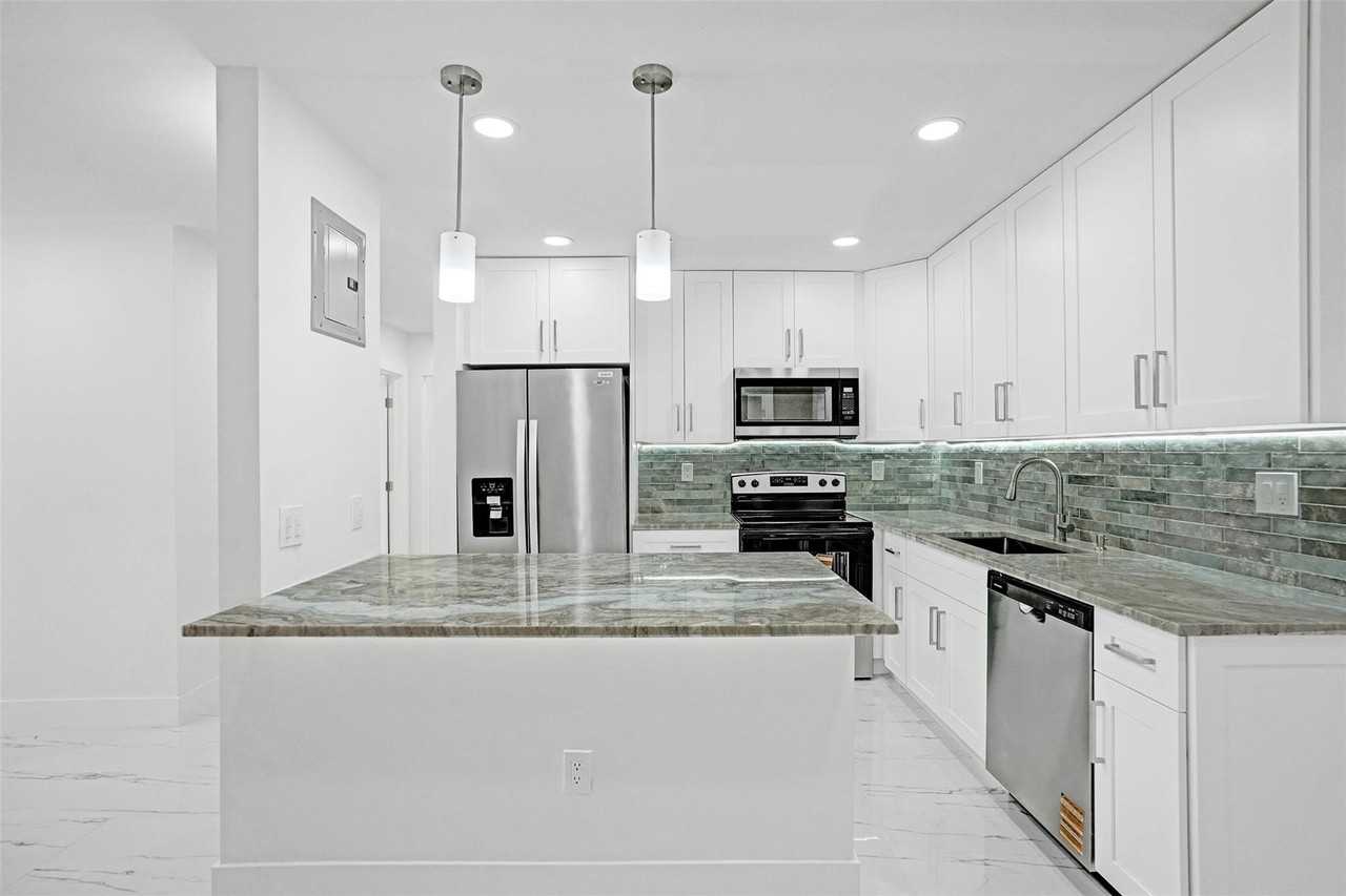 1437 Sw 1st Ave - Photo 6 of 25