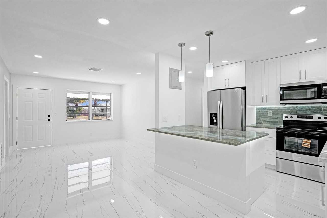 1437 Sw 1st Ave - Photo 7 of 25